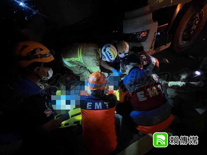 ▲台南麻豆台84嚴重車禍！2人輕重傷另1人飛橋下 消防送醫搶救（圖／記者王俊勝 翻攝）